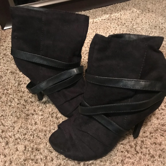 Heels - Picture 2 of 3